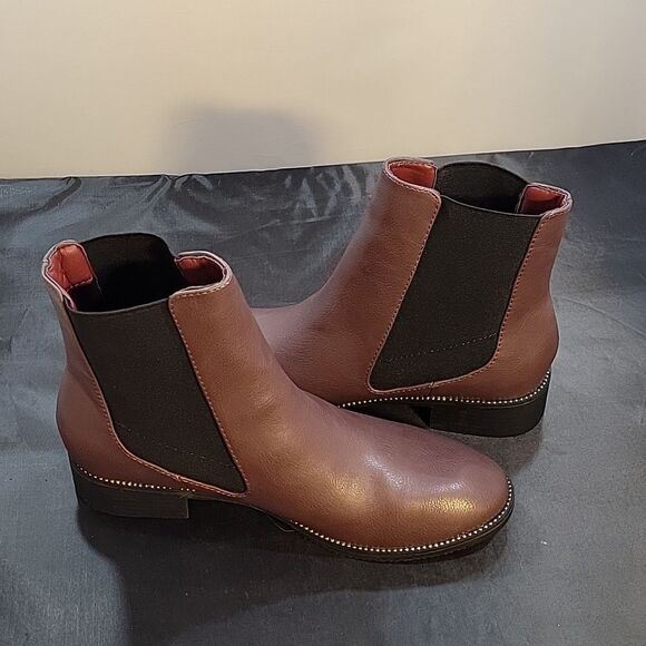 BRAND NEW UNILODY LINE STUDDED PULL SLIP-ON WOMEN"S BOOT - Picture 8 of 13